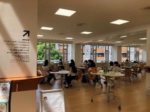 図書館を見学